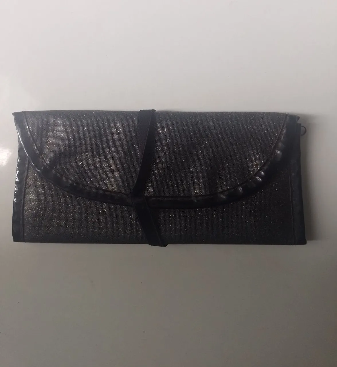 Bolsinha de mão Preta com Detalhes Brilhantes