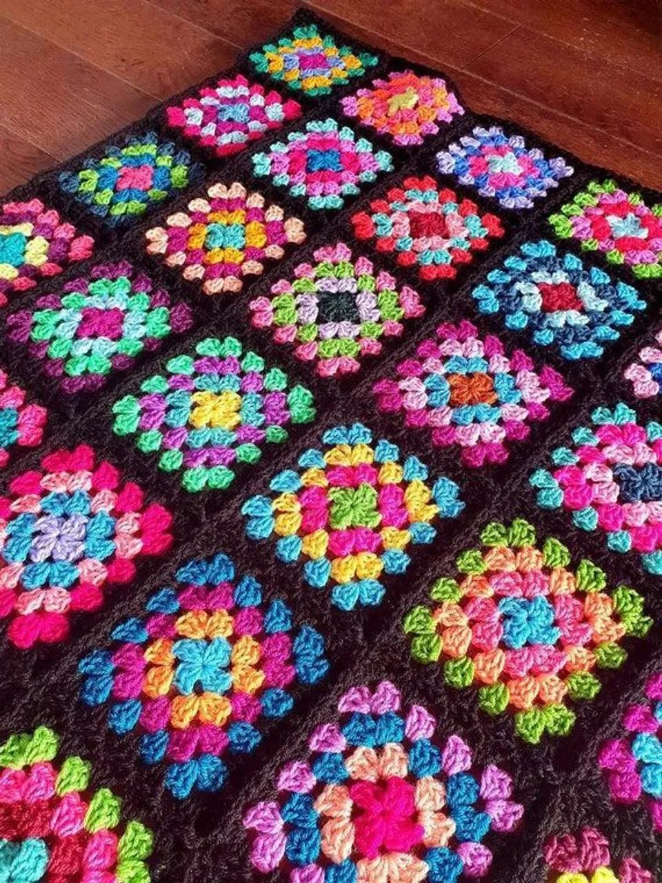 Manta de crochê colorida - Foto 5