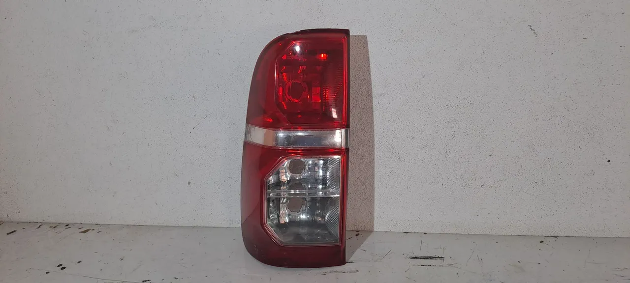 Lanterna Hilux 2012/2015 esquerda COM DETALHE