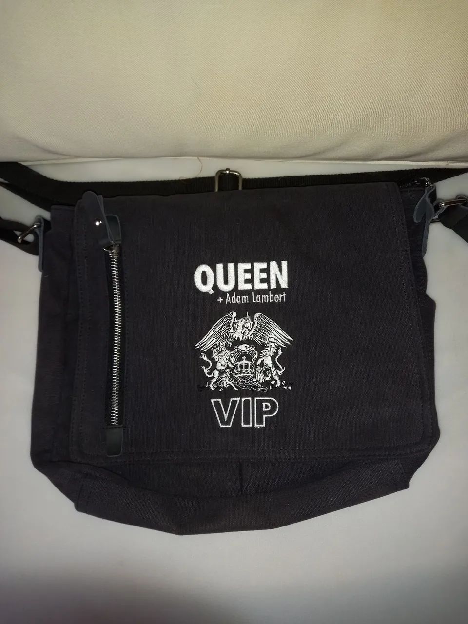 Bolsa comprada no show do Queen na Austrália  - Foto 2