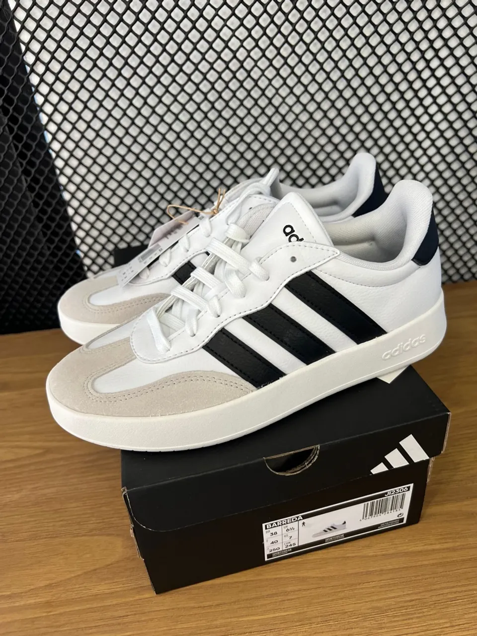 Adidas Barreda Branco Original com Listras Pretas - Novo