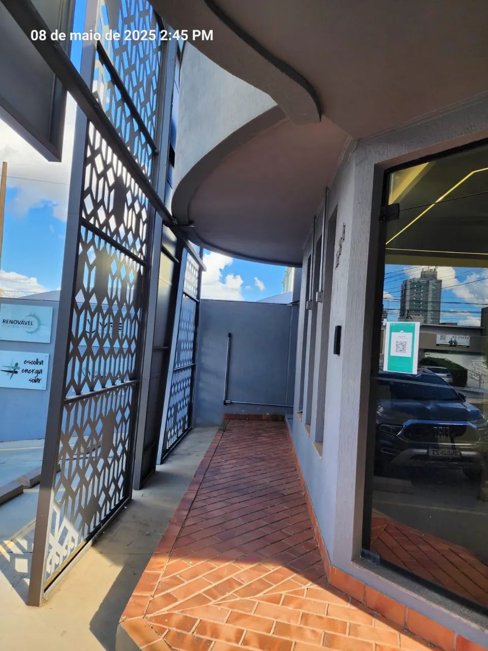 Fachada pronta para instalação em terreno com 12 de frente 64706689073410123