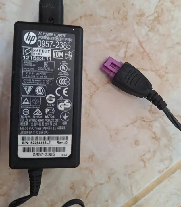 Fonte ORIGINAL para Impressora HP, em ótimo estado!