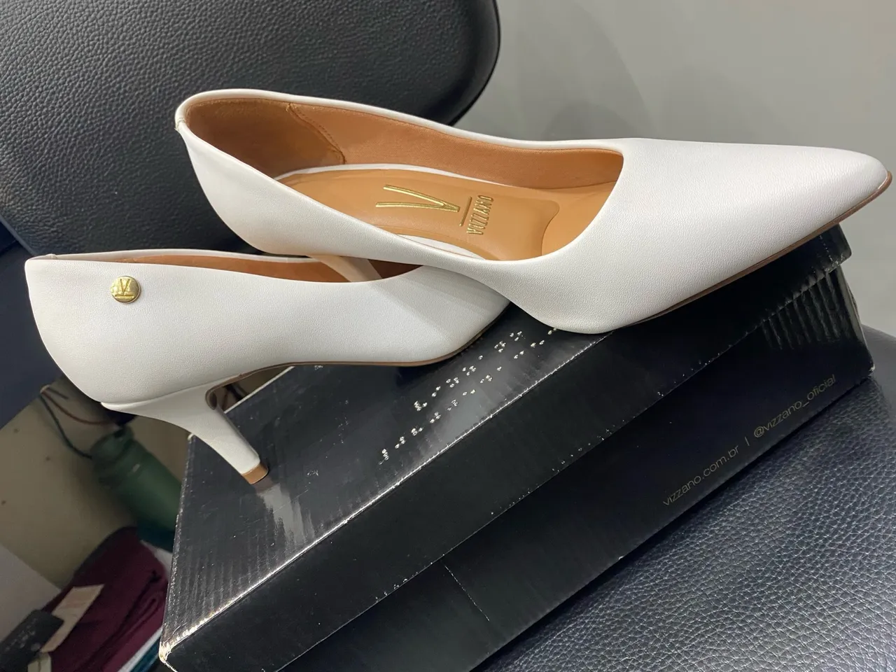 Scarpin Branco Vizzano - Elegância e Conforto