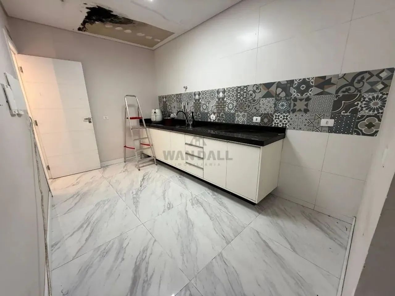 Sala Comercial à Venda em São José dos Pinhais - Foto 5