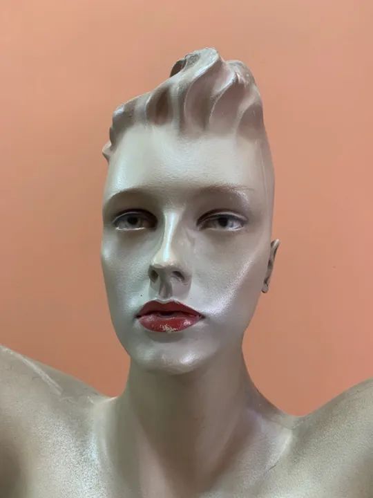 Manequim Feminino  em Fibra 