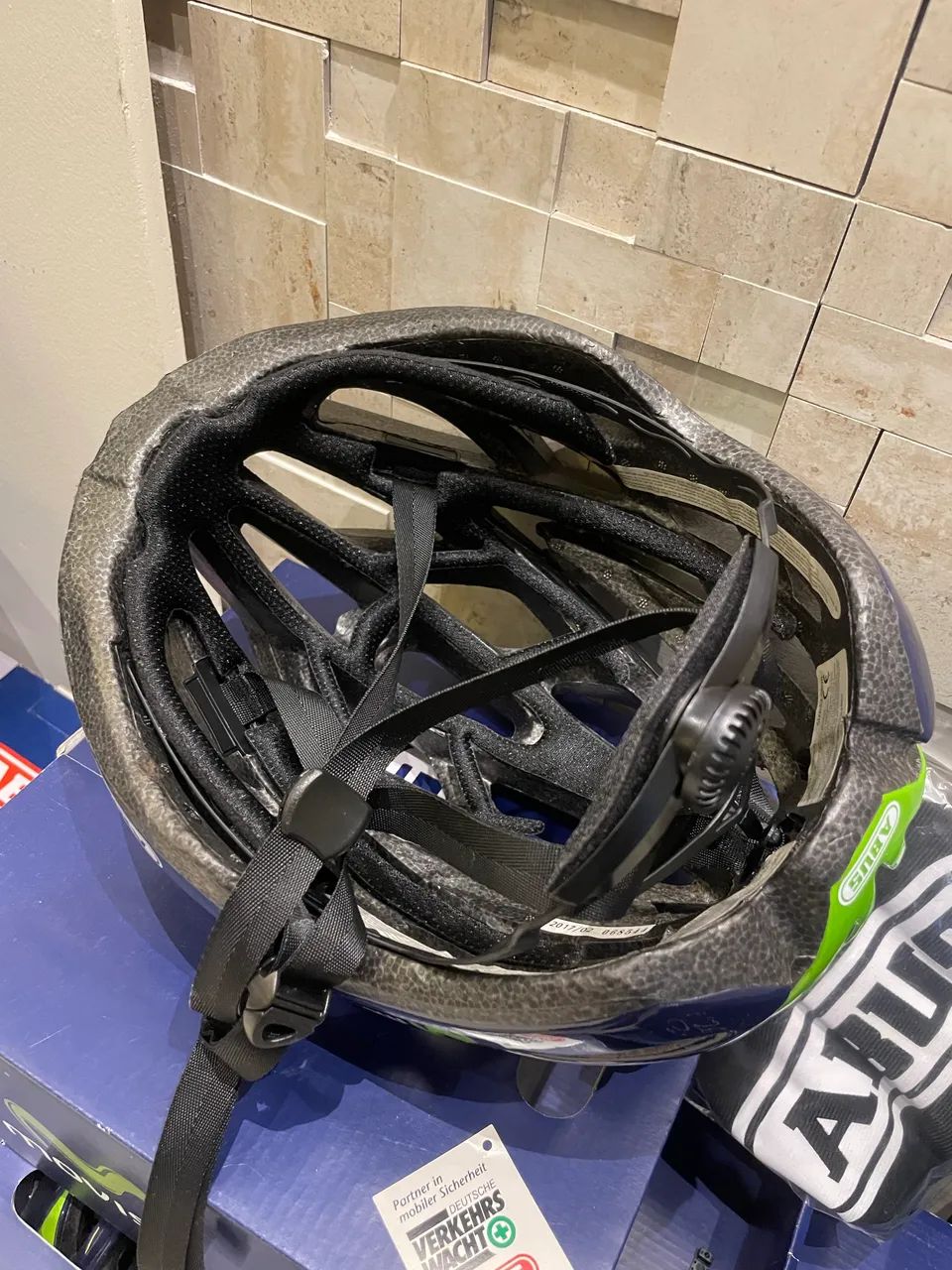 Capacete abus tac-tical movistar - Foto 2