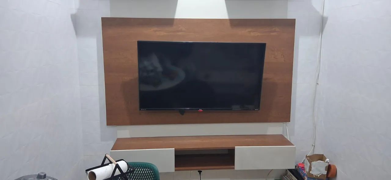 Rack com painel suspenso64330582972675122