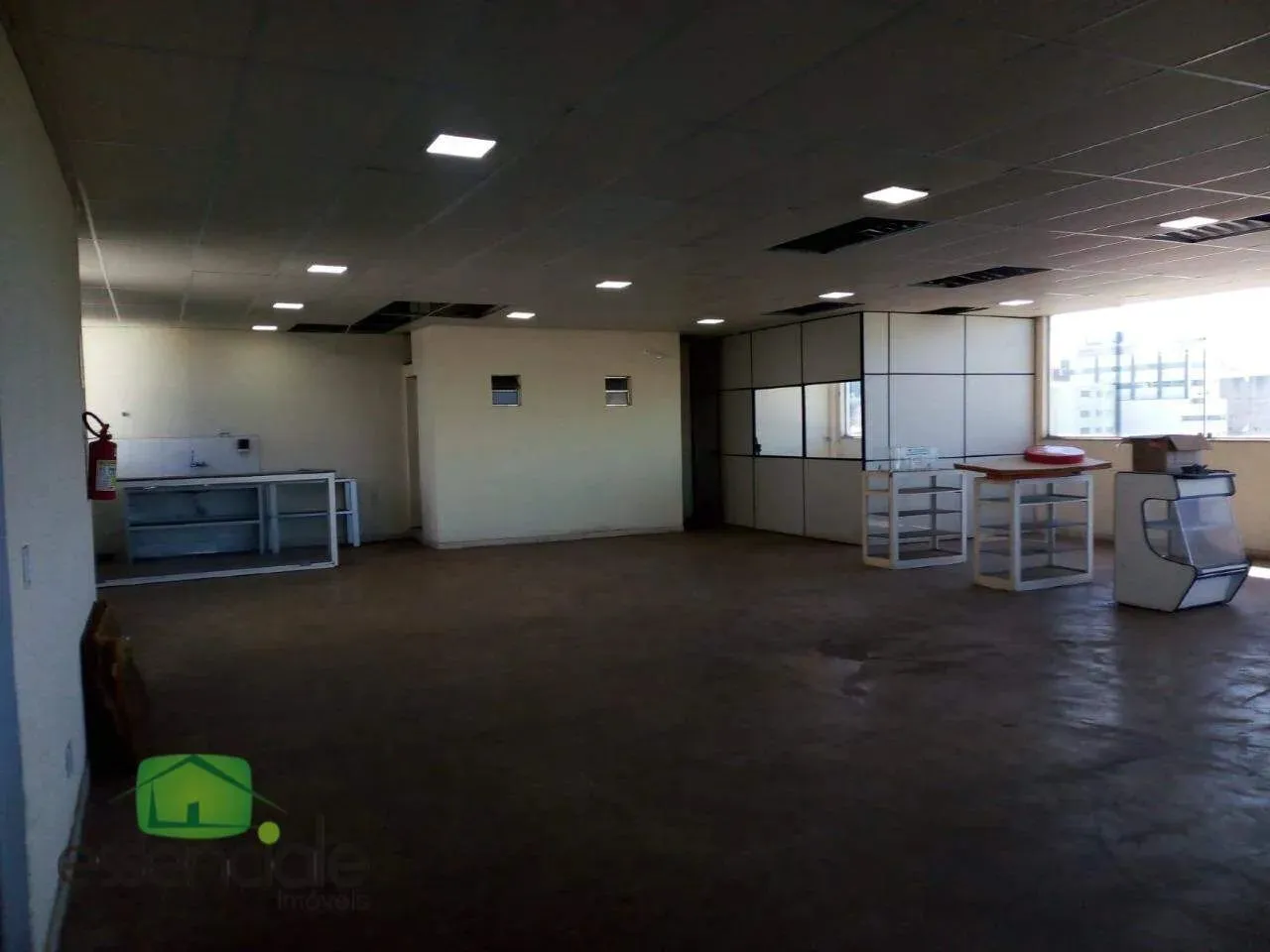Sala Comercial para Alugar no Eldorado em Contagem/MG | 200m², Cozinha, 2 Banheiros e Préd