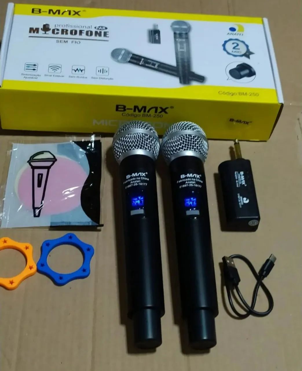 Professional Wireless Microphone Pair64341173476354120