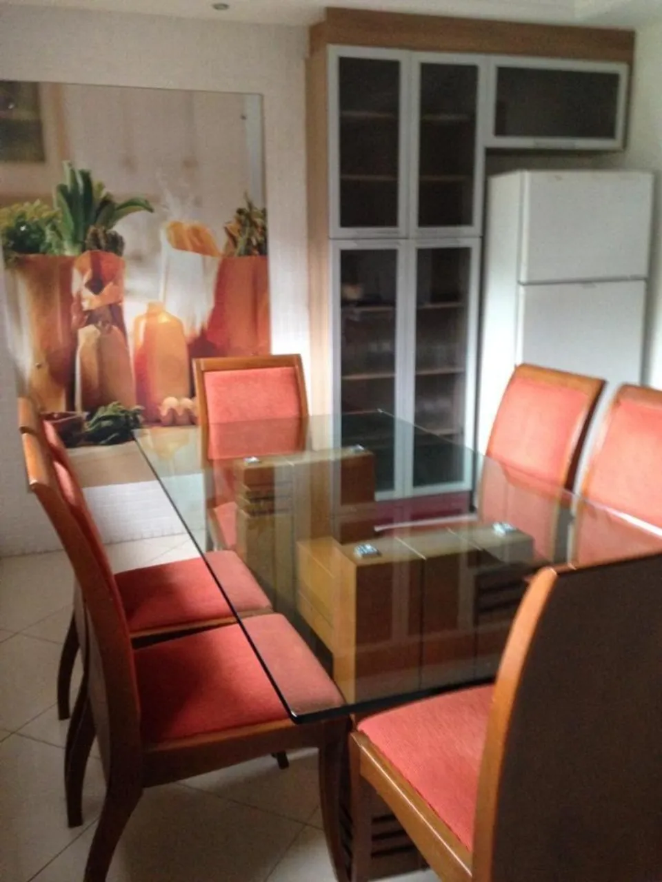 ? VENDO MESA DE JANTAR COM 6 CADEIRAS - ELEGANTE E SOFISTICADA!