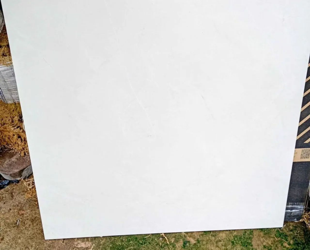 Vendo uma caixa de porcelanato nova 80×80