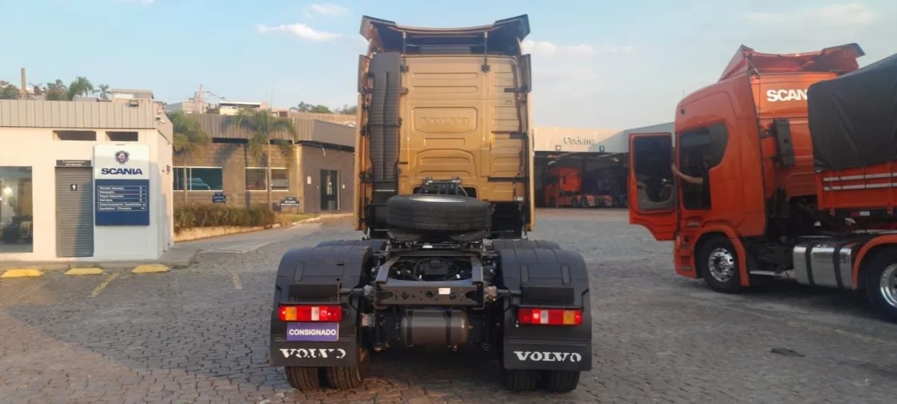 Volvo FH 540 6x4t 2024 - Pacote Multimidia, ADAS, Saia lateral, Defletores, pneus novos, g - Foto 8
