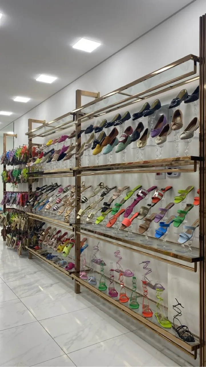 Expositores e Prateleiras para Sapatos - Design Elegante