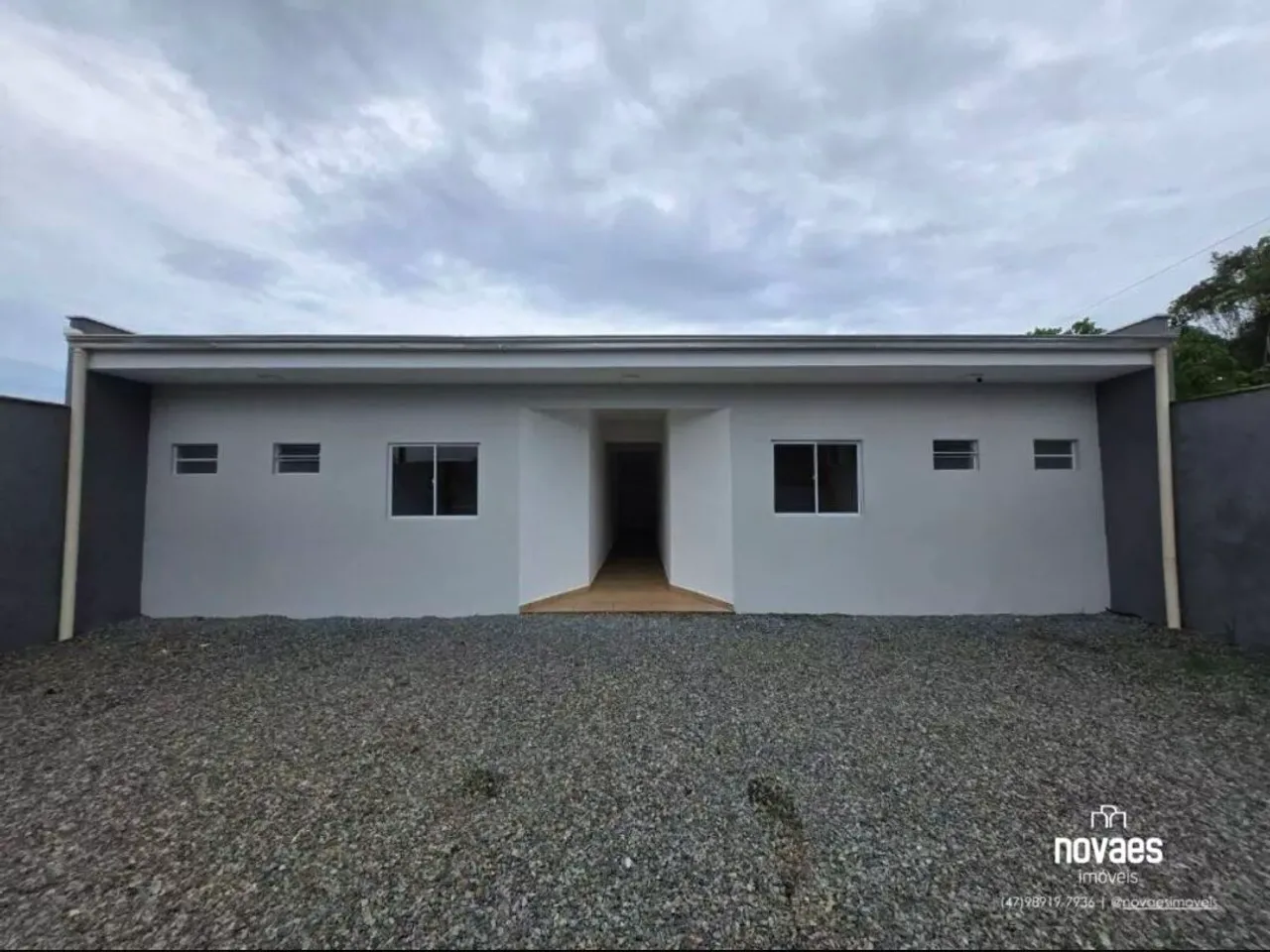 Apartamento/kitnet para alugar no bairro Aventureiro 