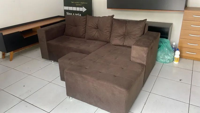 Sofá com puff de brinde 