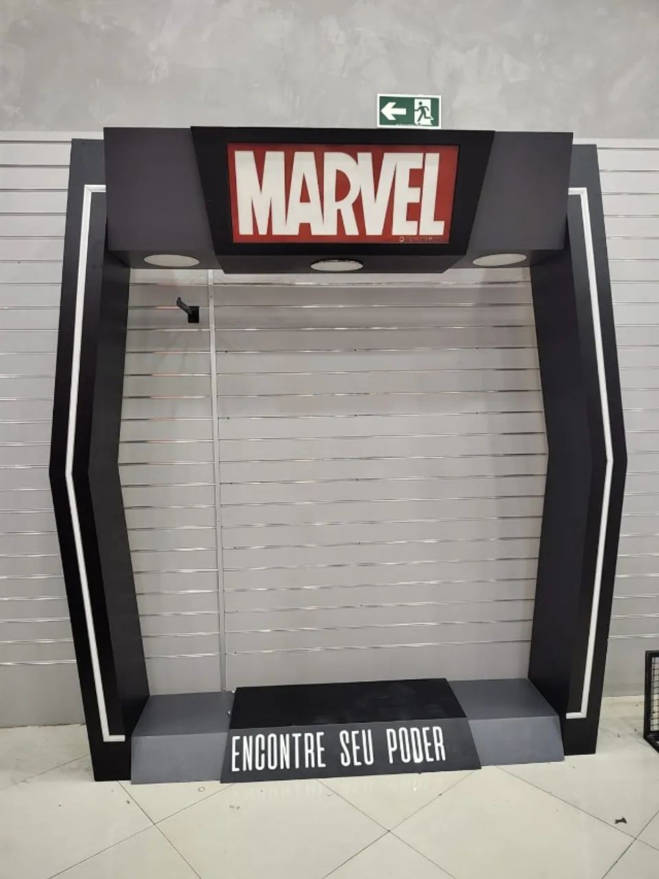Exclusivos expositores temáticos MARVEL | DC | HARRY POTTER para lojas, buffets ou eventos