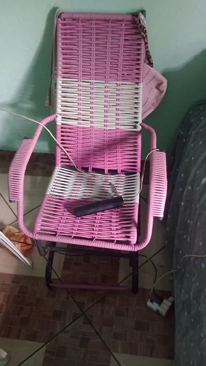 Cadeira de vime rosa