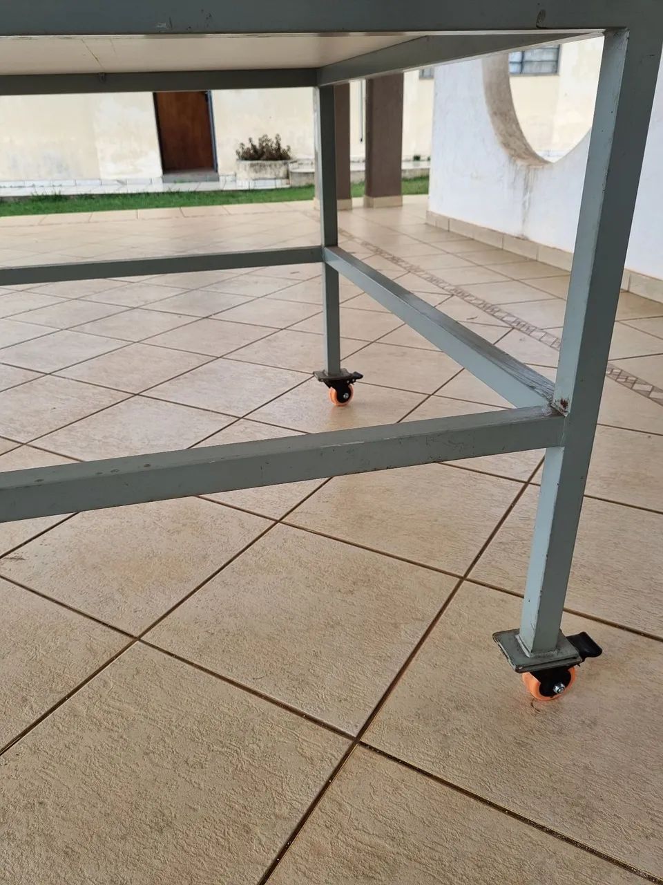 Sorting table with casters420252585443338244