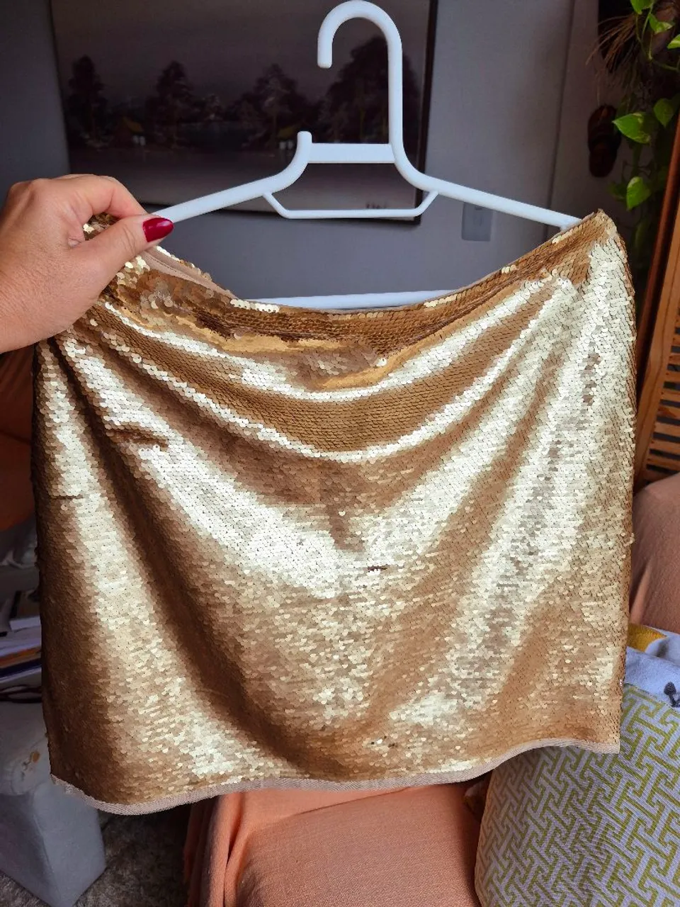 Saia de paetê dourada para festas