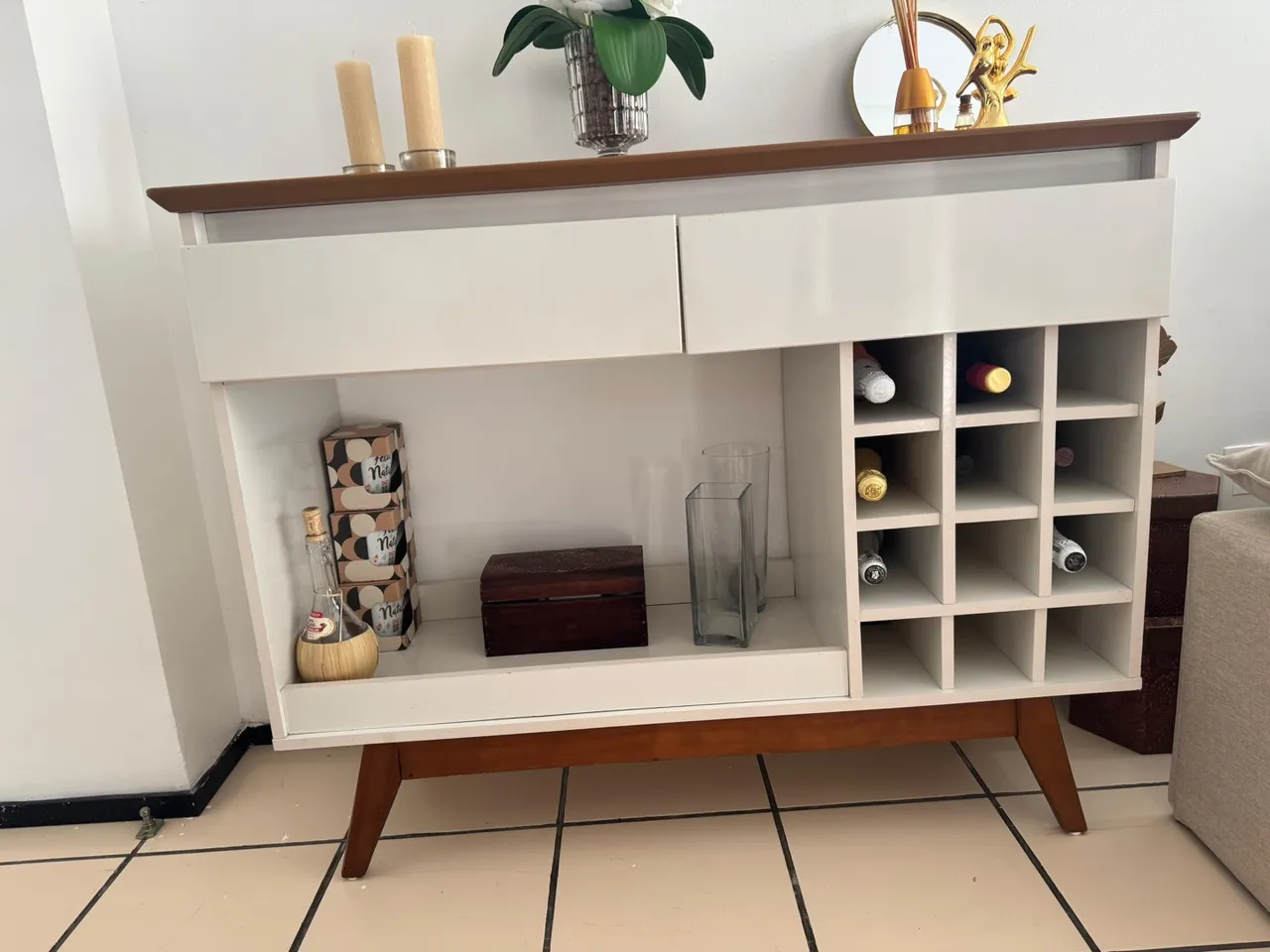 Aparador Barzinho com Adega e Design Moderno