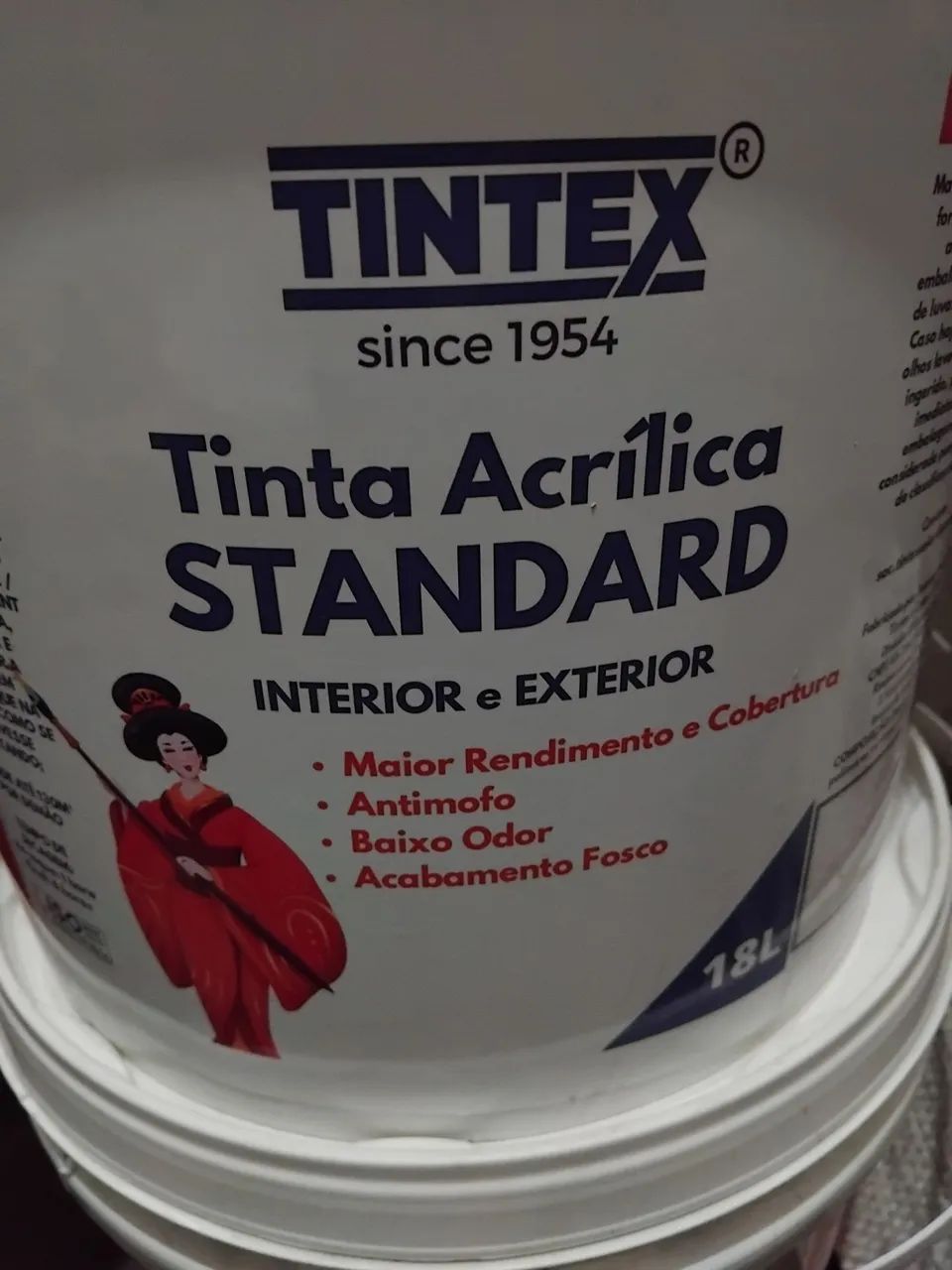 Tinta de parede acrílica 