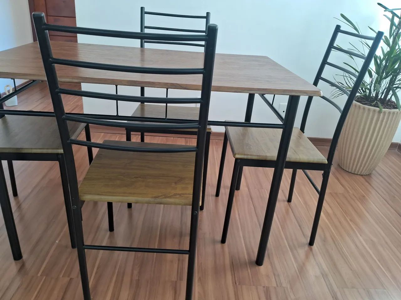 Mesa com 4 cadeiras **NOVA, POUCO USADA - Foto 2