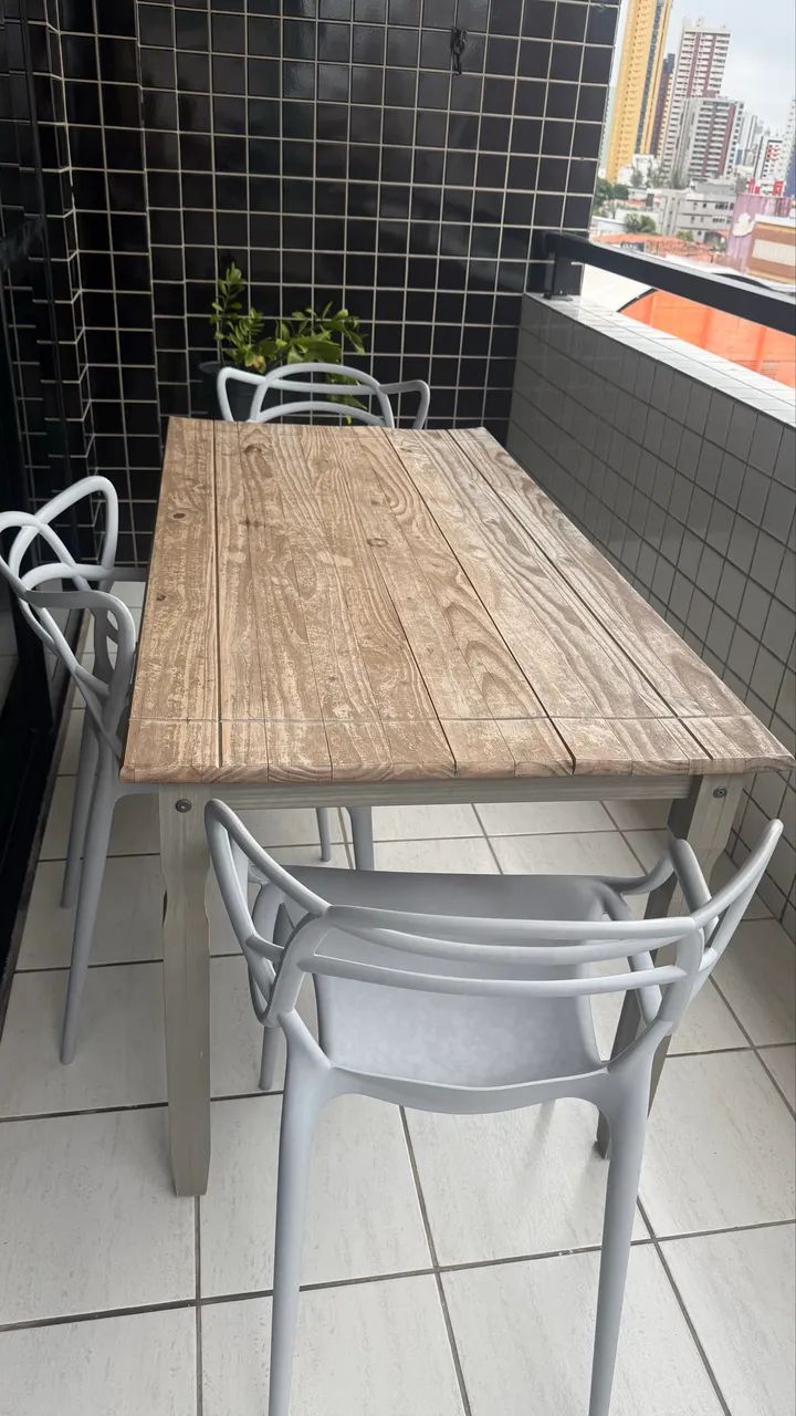 Mesa de madeira com 4 cadeiras  - Foto 3