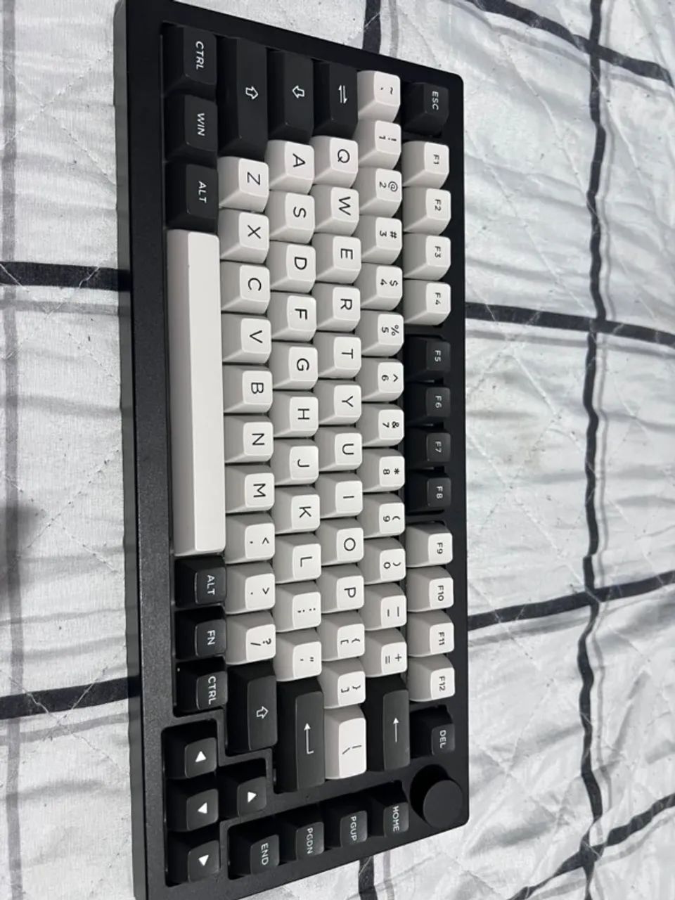teclado mecânico akko 5075b plus dracula castle - Foto 2