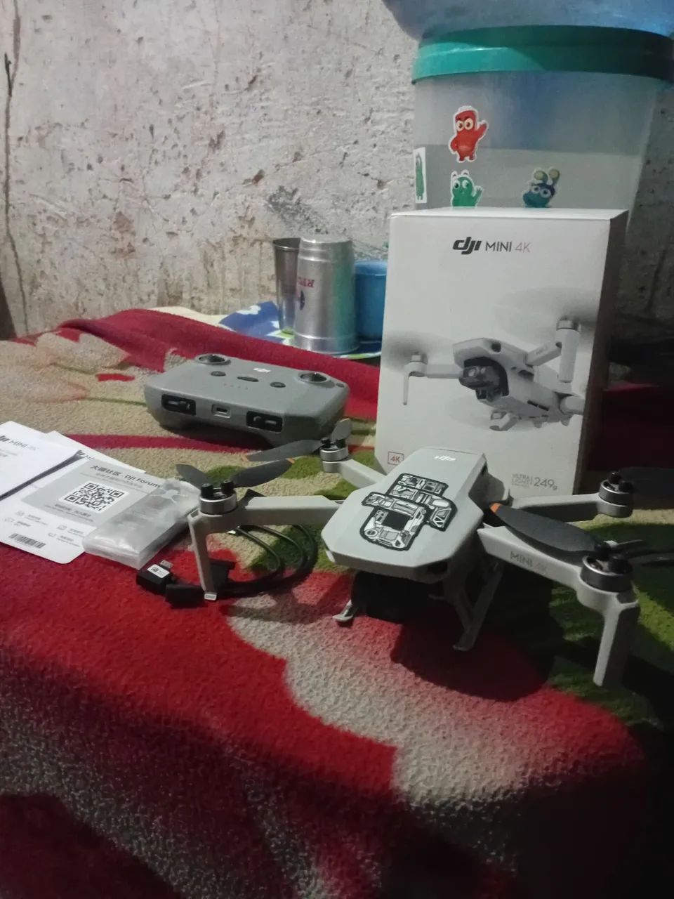 Drone dji mini 4k funcionando perfeitamente estandarte 