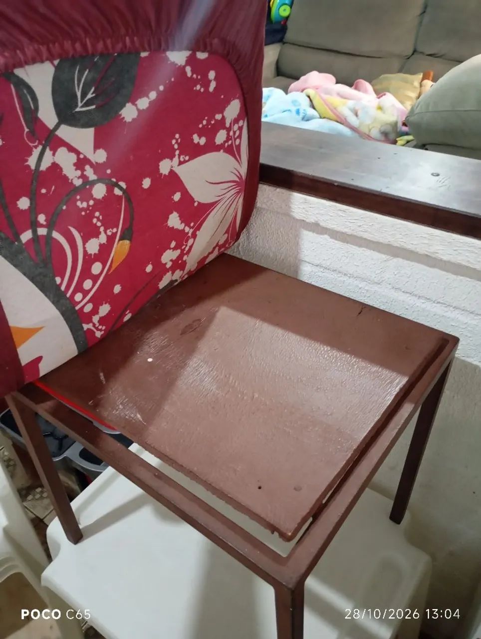 Vendo 4 cadeiras de ferro, com estofado e capas - Foto 5