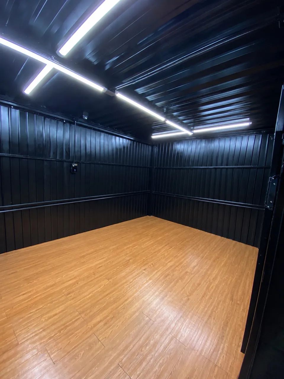 Contêiner 4x3 (12m²) pronto | Elétrica + Câmeras Intelbras + Face ID