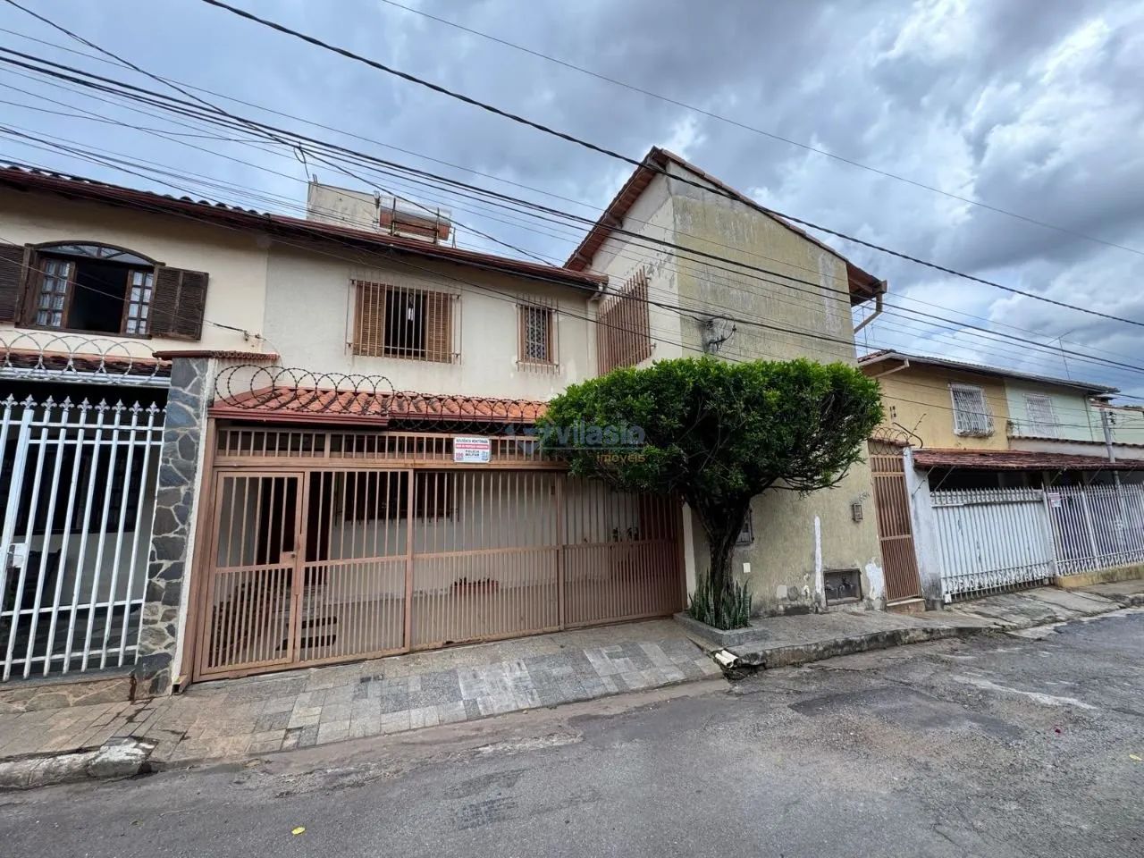 Casa 3 Quartos + 4 Kitnets  Bairro Liberdade (Vila Rica)