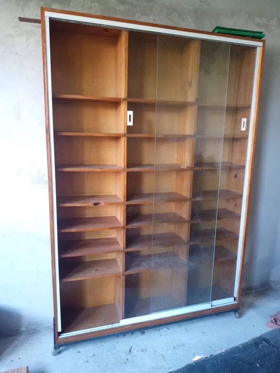 Estante em madeira