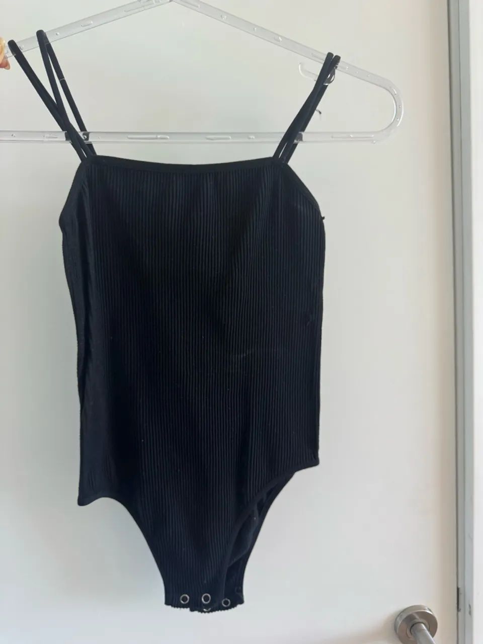 body preto canelado 