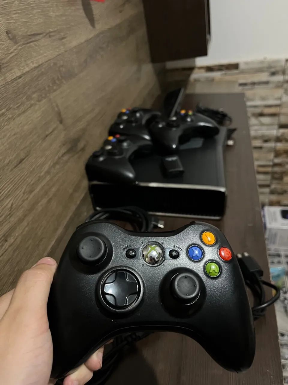 XBOX 360, 4 controles  - Foto 2