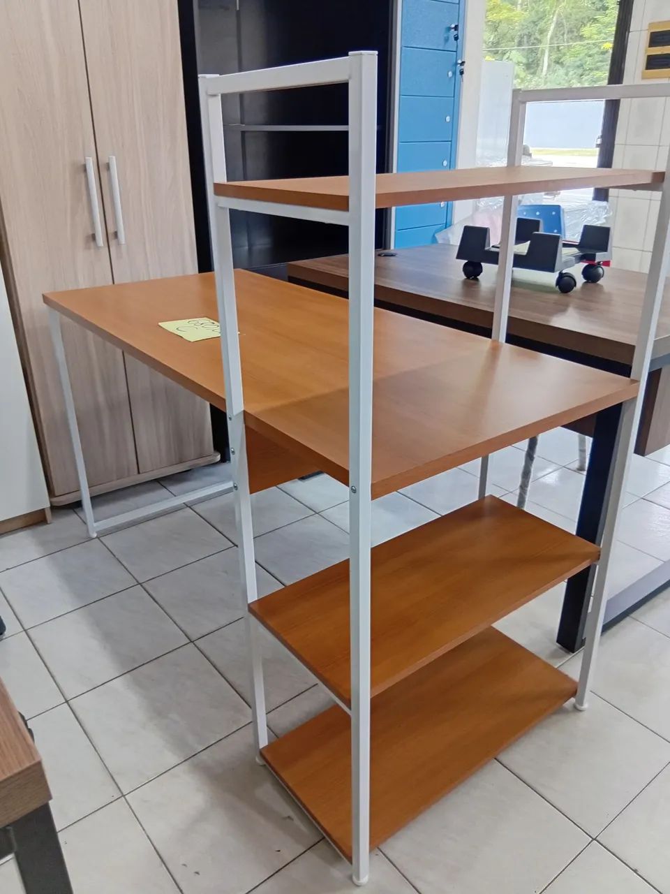 Mesa com prateleiras  - Foto 4