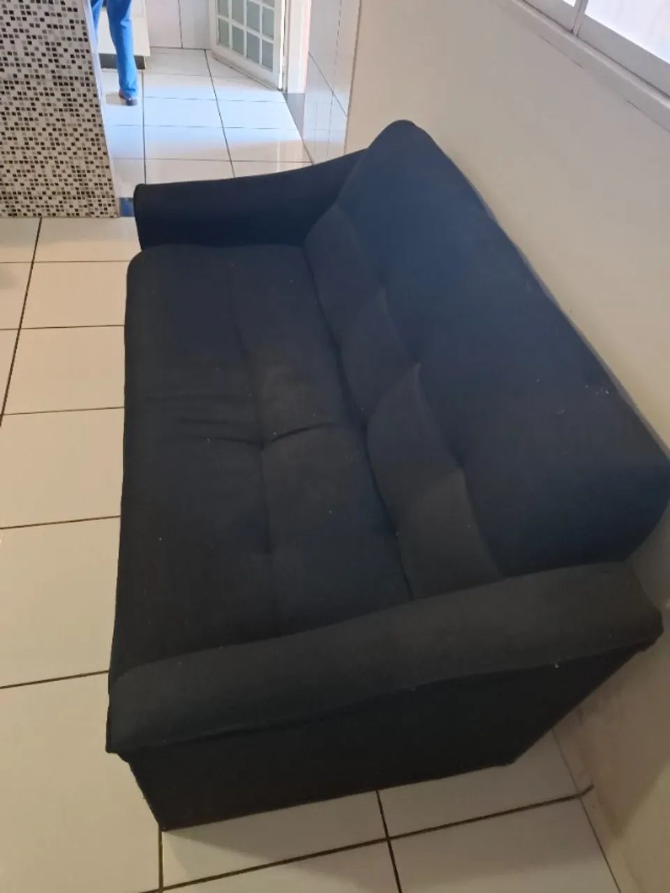 Sofá-cama preto, confortável e prático - Foto 2