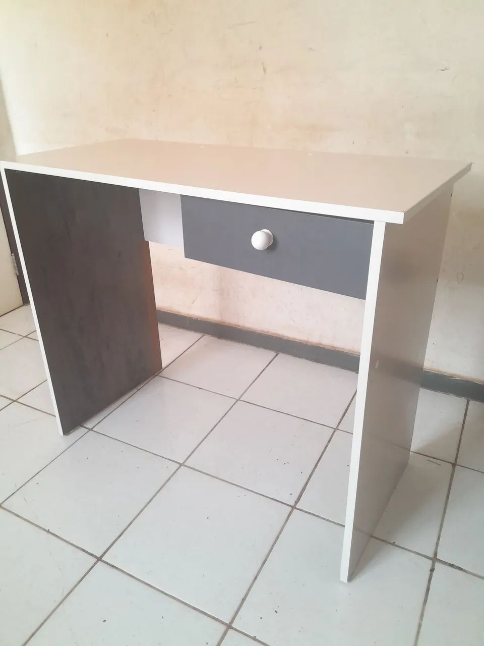 Escrivaninha com gaveta  - Foto 3