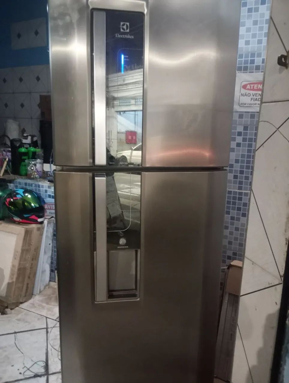 Geladeira Eletrolux funcionando perfeitamente.