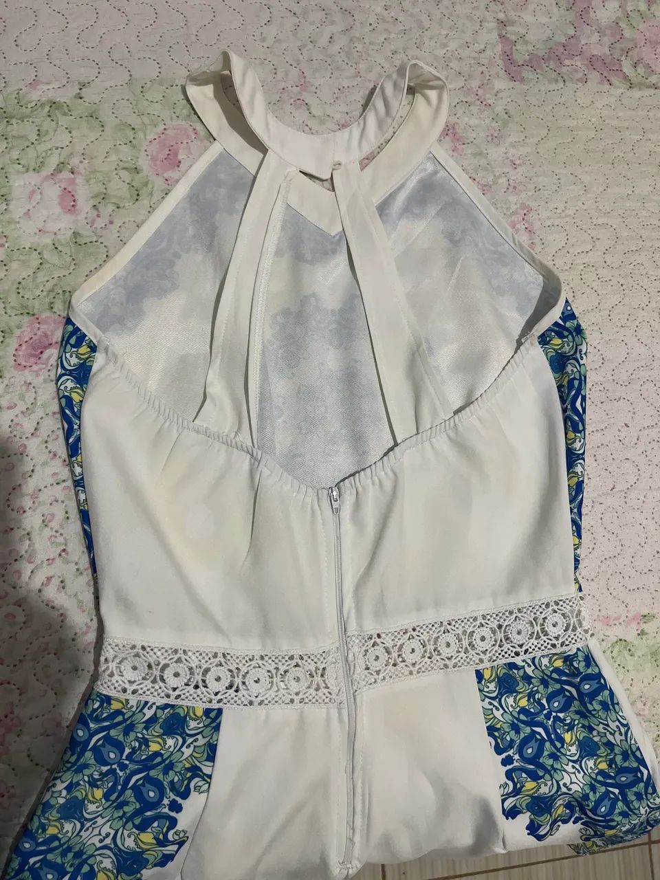 Macaquinho branco com detalhe em azul  - Foto 2