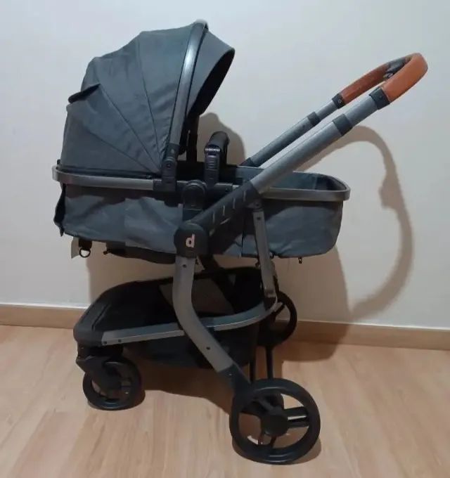 Carrinho de bebê Kronus Importado, bebê conforto e colchonete  - Foto 2