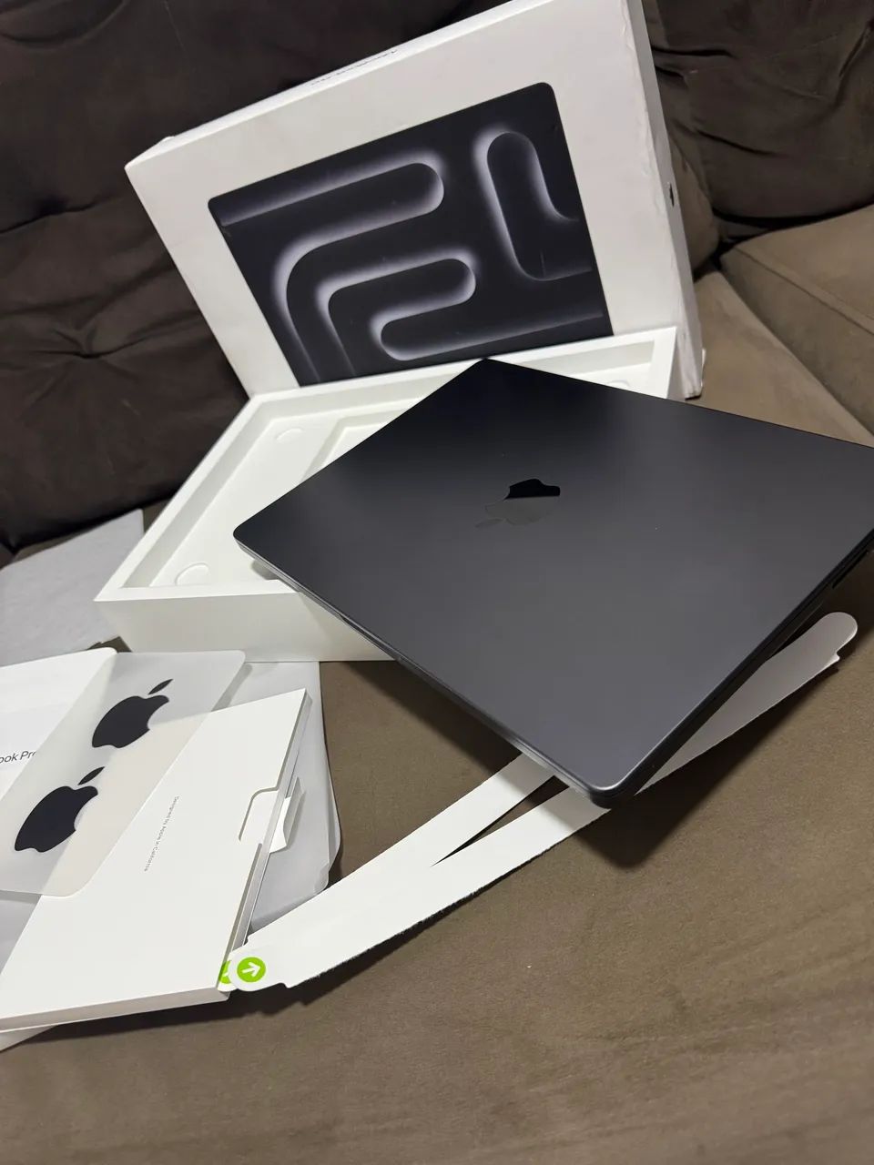 MacBook Pro M3 Chip Pro | 18GB RAM | Completo 