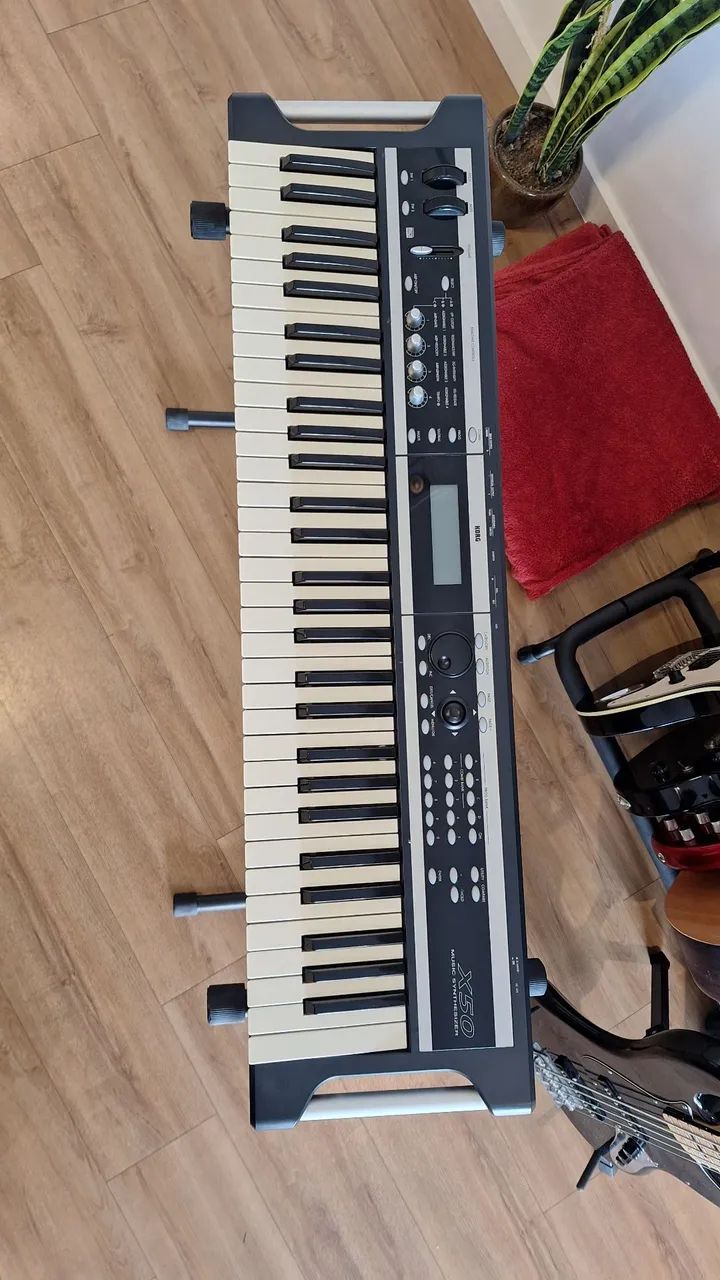 Teclado Korg X50 