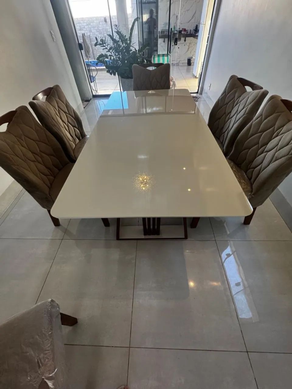 Mesa com 6 cadeiras no plástico  - Foto 2