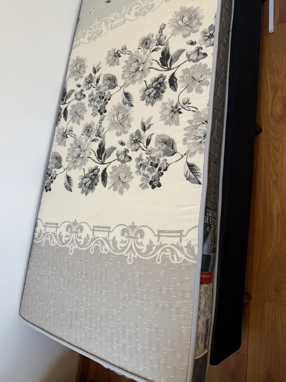 Cama de solteiro + colchão em ótimo estado - Foto 4