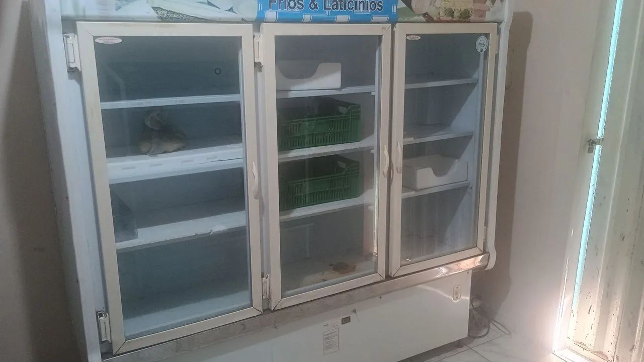 Expositor de bebidas e alimentos