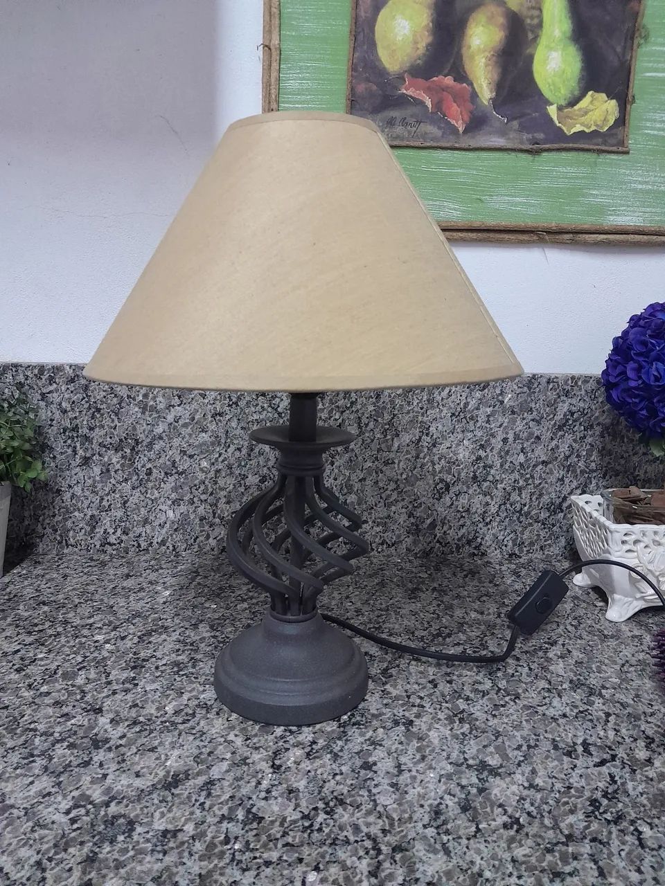 Abajur de mesa com base de ferro fundido  - Foto 4