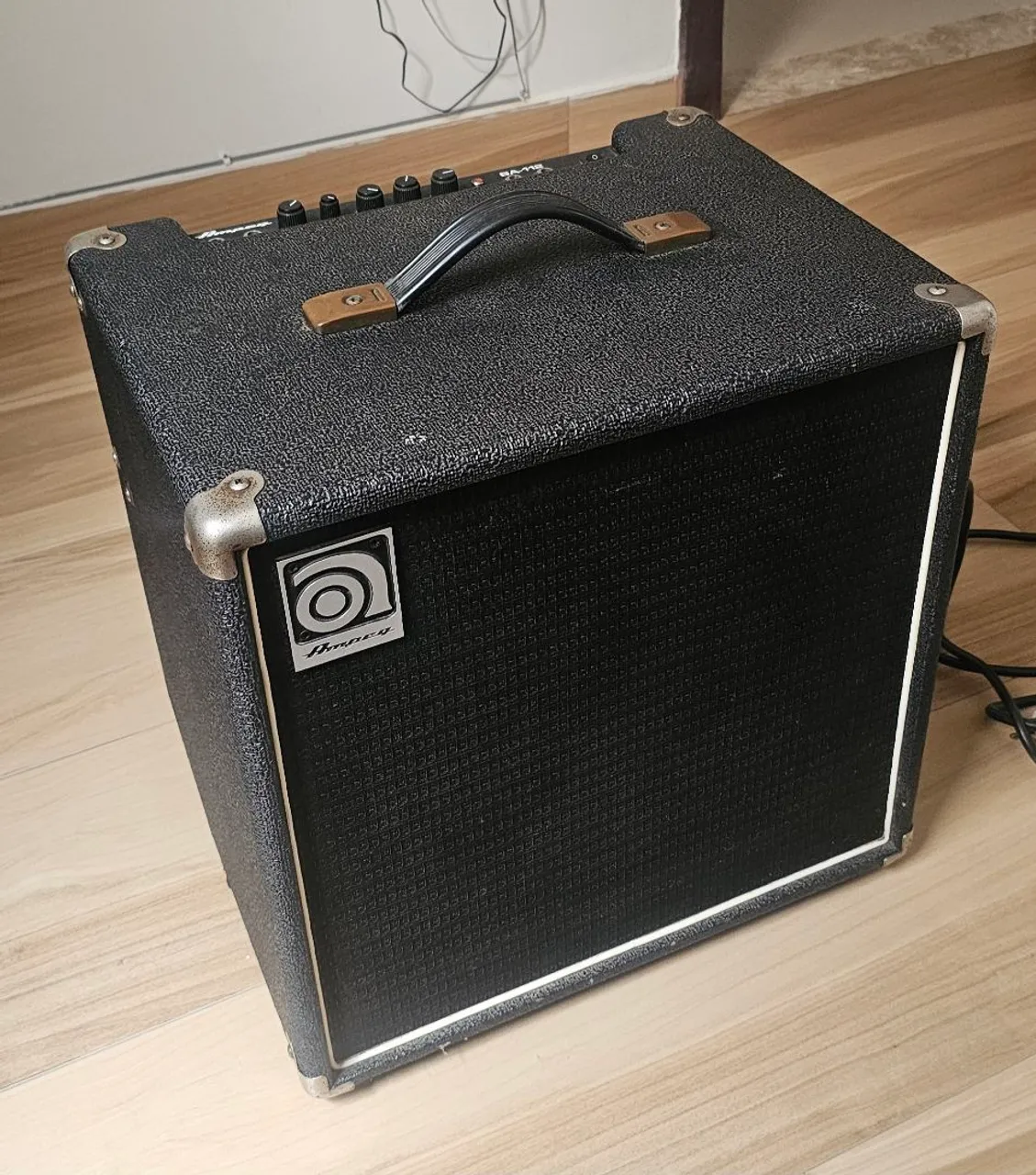 Amplificador Combo Cubo Baixo Swr La15 100w Rms Preto 110v