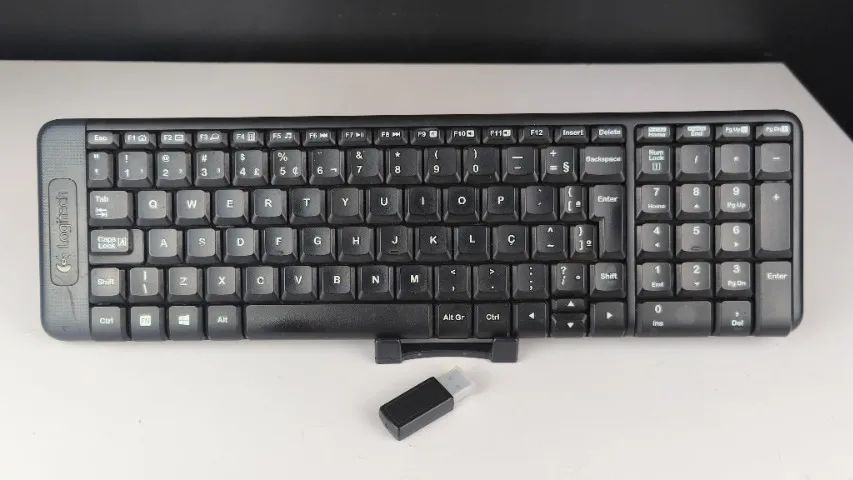 Teclado Logitech sem fio K220 ABNT2